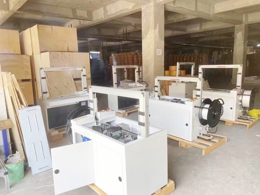 통은 플라스틱 PP 스트랩을 위한 350W 세미 오토매틱 스트래핑기 60KG 긴장 반자동 스트래핑기를 권투합니다